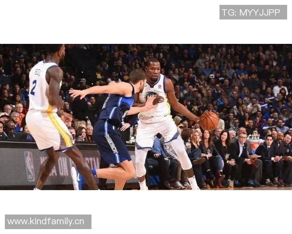 火箭赢球却笑不出！杜兰特超诺天王夜，硬汉中锋被抬出场，最大功臣非双核